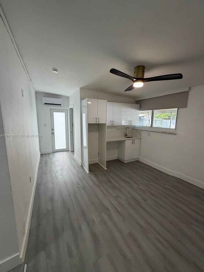 Building Photo - Southwest 96th Avenue, Miami, FL 33165 - 3 BR 2 BA single-family home