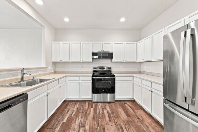 Building Photo - $2,040.95 with $300 Off the first month's rent - 2 Beds, 2.5 Baths, Townhome in Fountain with 2-C...