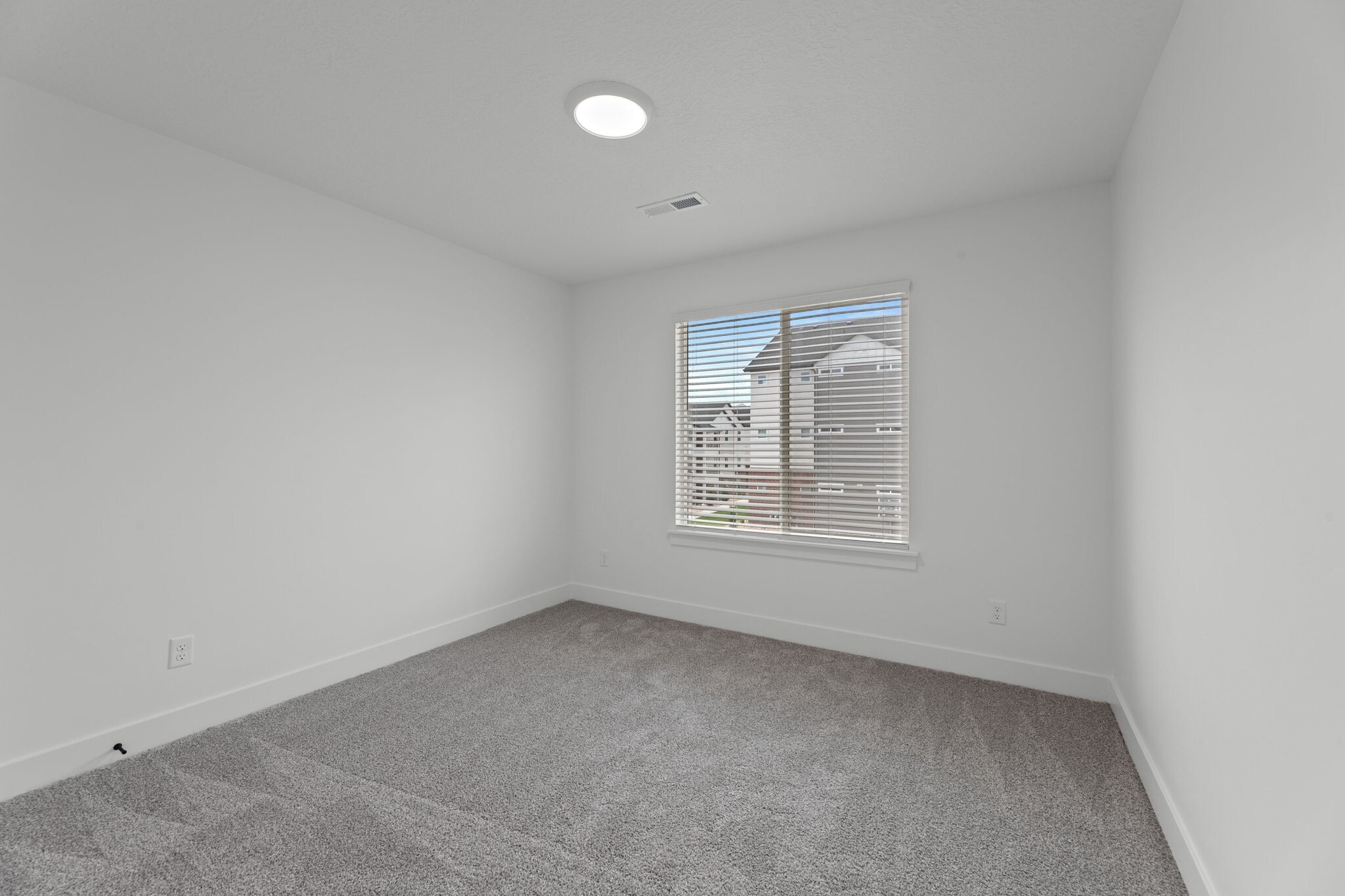 Building Photo - 1475 W Skyline Dr