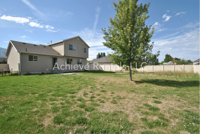 Building Photo - 564 800 E