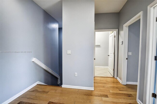 Building Photo - 2938 St Thomas Dr