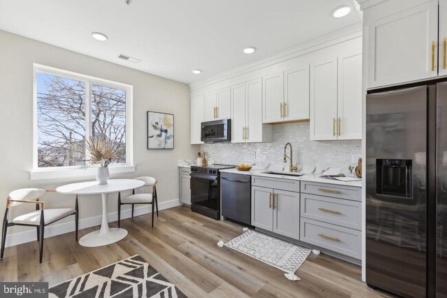 Building Photo - 1016 Rhode Island Ave NE