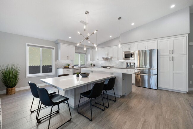 Building Photo - 49771 Lincoln Dr