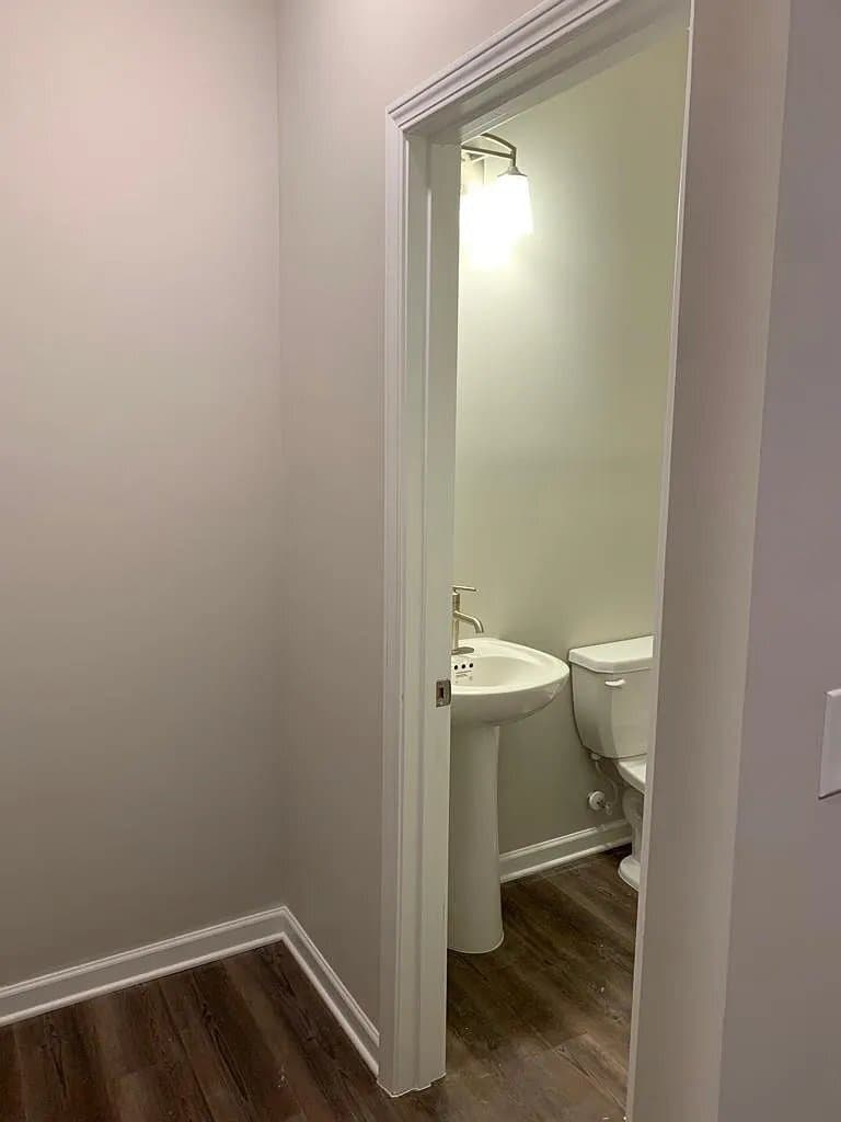 Building Photo - 256 Commons Ave