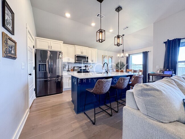Building Photo - 3-bedroom home with Storm Shelter in Westmoore area