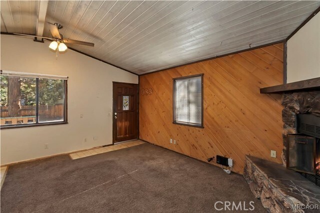 Building Photo - 949 Pine Ln
