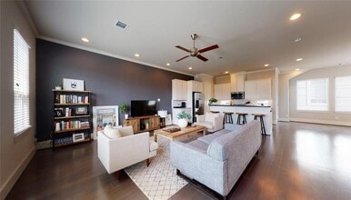 Building Photo - 2724 Rutland St