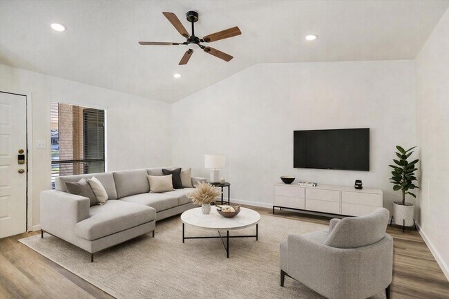 Building Photo - 1402 Waterloo Tr