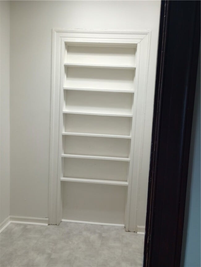 Building Photo - 362 W Gray St