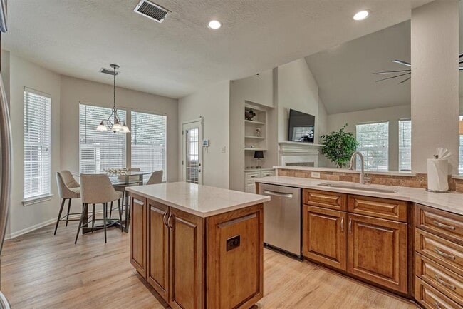 Building Photo - 10 E Sterling Pond Cir