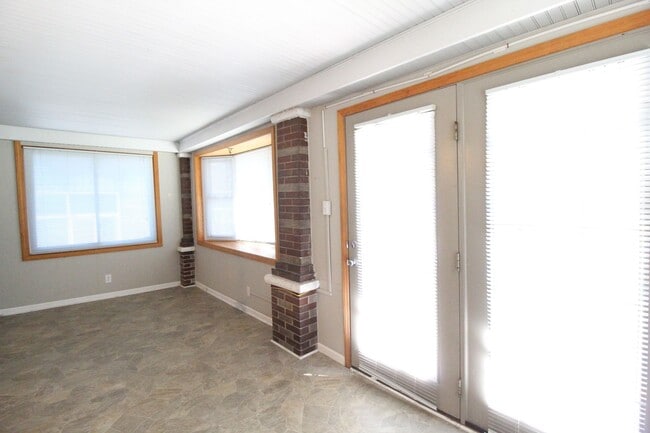 Building Photo - 1+ Bedroom 1 Bath Apartment in Midtown