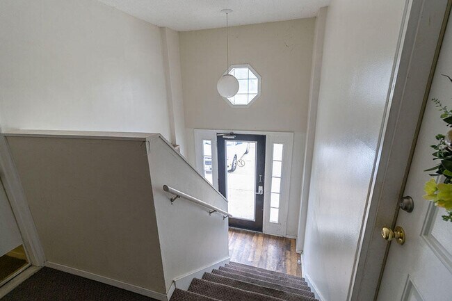 Building Photo - 280 Apple Tree Ct
