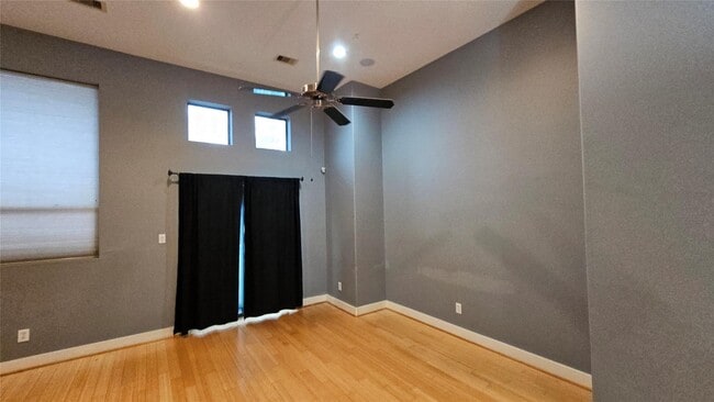 Building Photo - 2301 Camden Dr