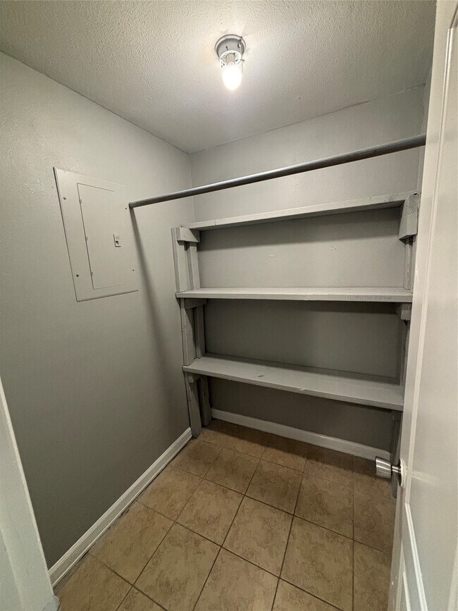 Building Photo - 2013 Eubanks St