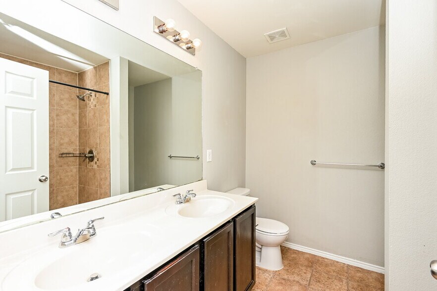 Building Photo - 10009 Calcite Dr