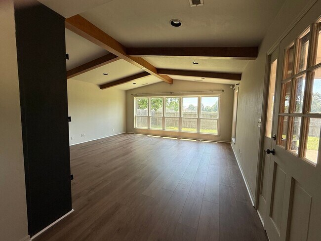 Building Photo - Spacious 4BR House in Tulsa