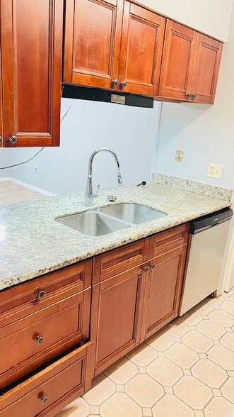 Building Photo - 2707 Mt Laurel Dr