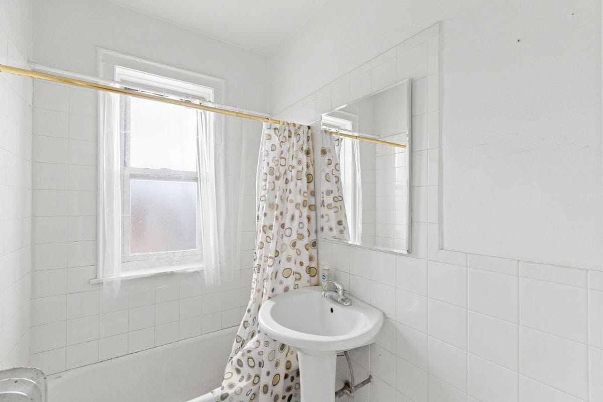 Building Photo - 4505 N Greenview Ave