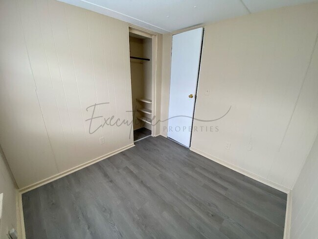 Building Photo - 3-Bed Mobile Home | Water, Trash & Lawn Ca...