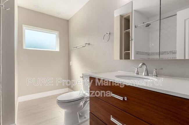 Building Photo - 417 E Rose Ln