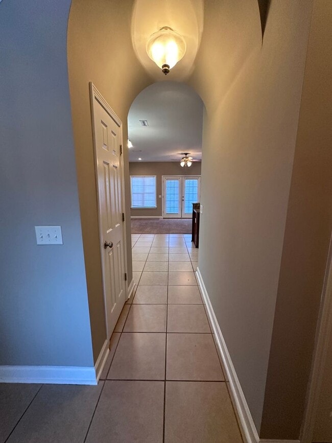 Building Photo - Eagle Landing - End Unit