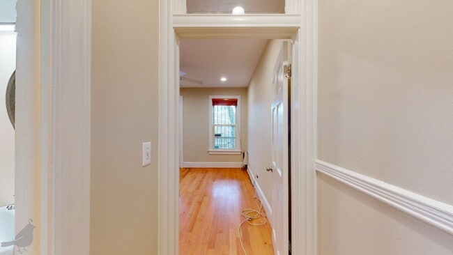 Building Photo - Renovated 2 Bedroom 2 Bath in Columbia Hei...