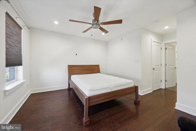 Building Photo - 1138 MOUNT VERNON St