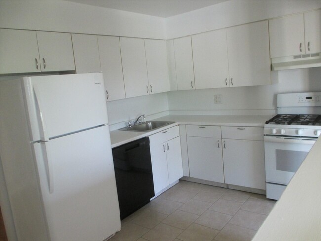 Building Photo - 15 Brevoort Dr