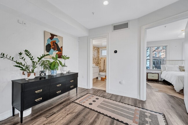 Building Photo - 1300 Park Rd NW