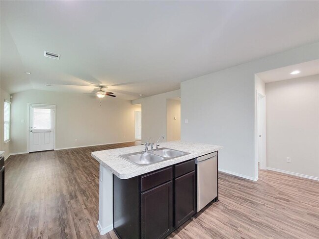 Building Photo - 6011 Diantha St