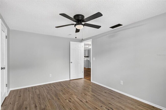 Building Photo - 8905 Tropical Palm Way