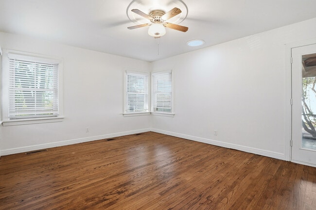 Building Photo - 2608 Highview Terrace