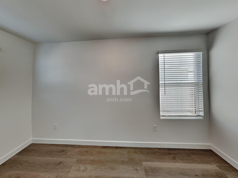 Building Photo - 25764 N 184th Dr