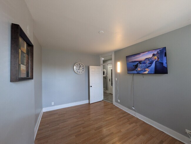 Building Photo - Updated 2BR/1BA in Pullman – Internet Incl...
