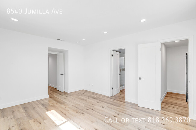 Building Photo - STYLISH AND MODERN 3BR/2BA IN RESIDENTIAL ...