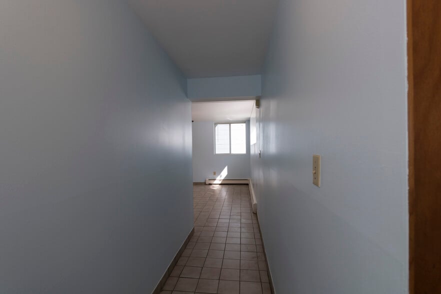 Entrance Hall Way - 39 Robertson Ave