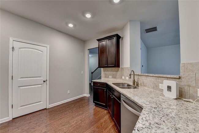 Building Photo - 7325 Heritage Oak Ct