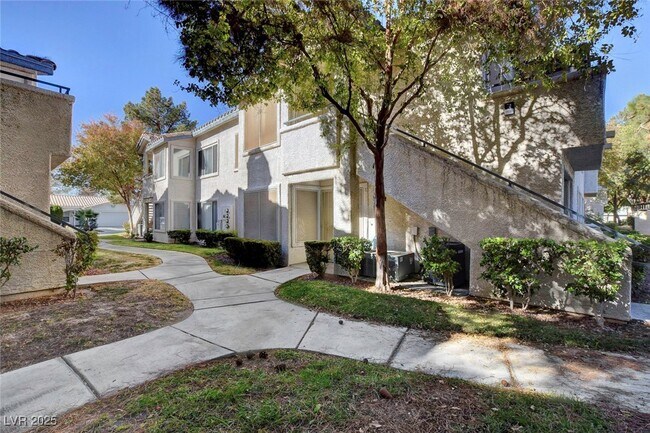 Building Photo - 5216 Mandalay Springs Dr
