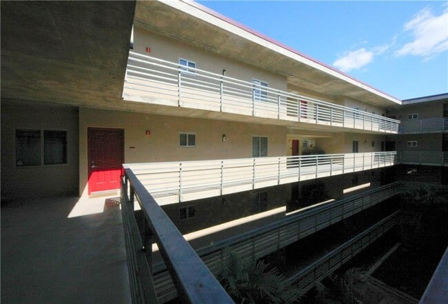 Building Photo - 711 W 26th St