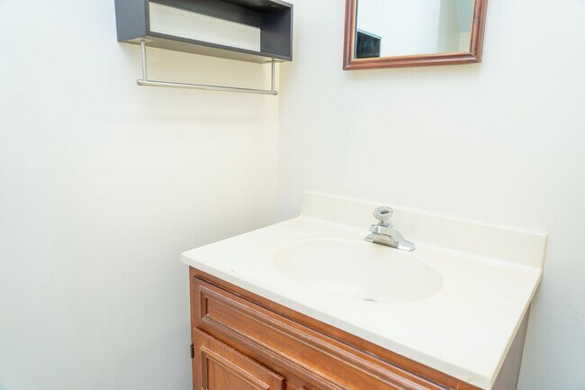 Building Photo - 1054 Cheshire Ct