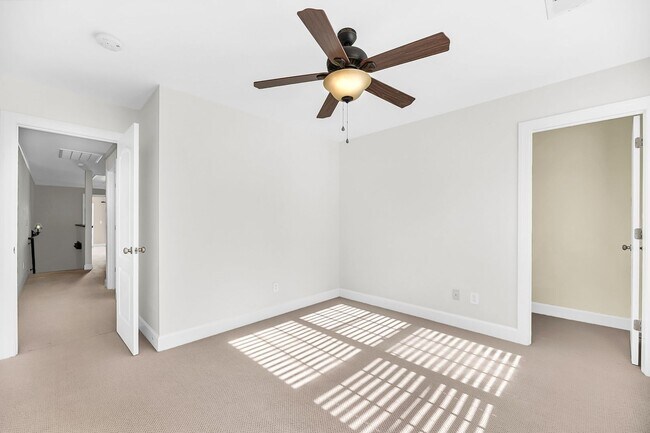 Building Photo - Whitney Lakes End Unit Townhome on Johns Island