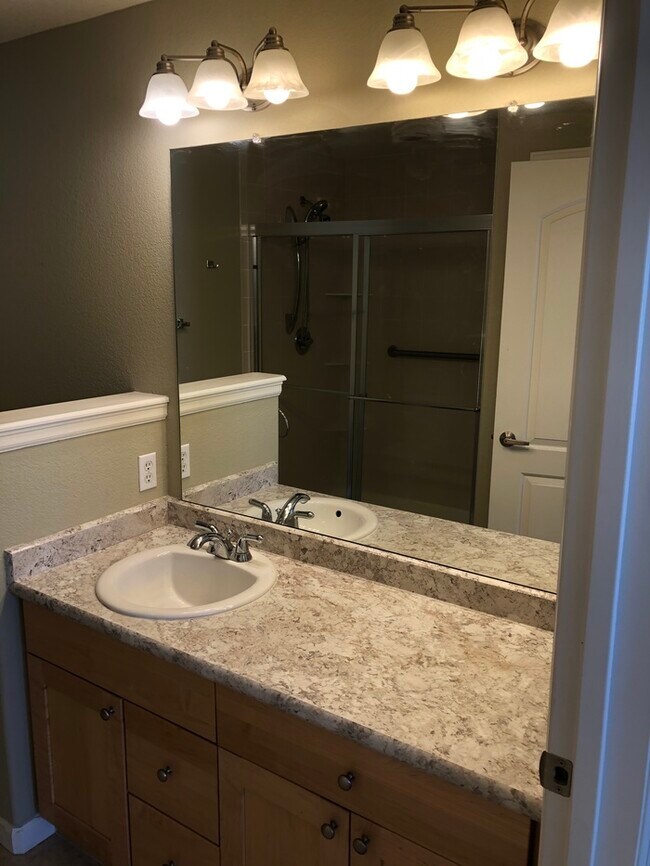 Building Photo - Stunning Condo in Palomino Park