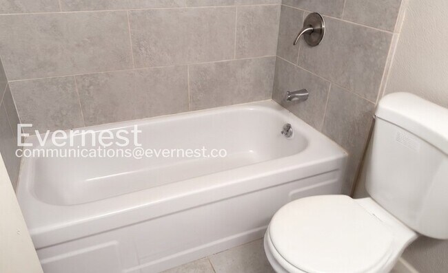Building Photo - 3-Bed/2-Bath Home/ Pet Friendly/Available Now!