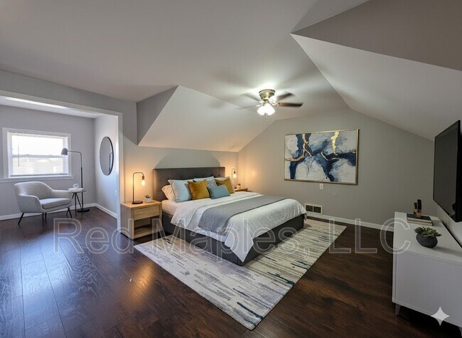 Building Photo - 321-325 Iron St