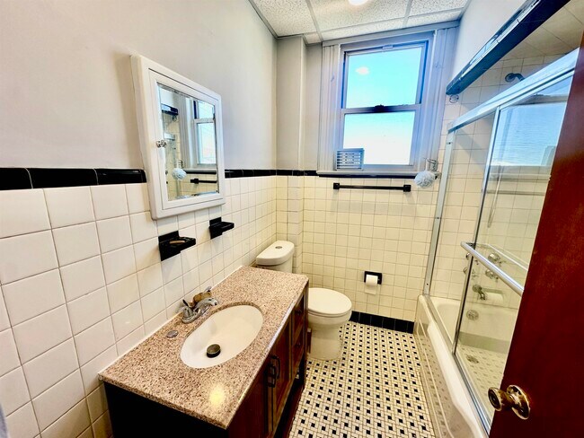 Building Photo - 595 67th St