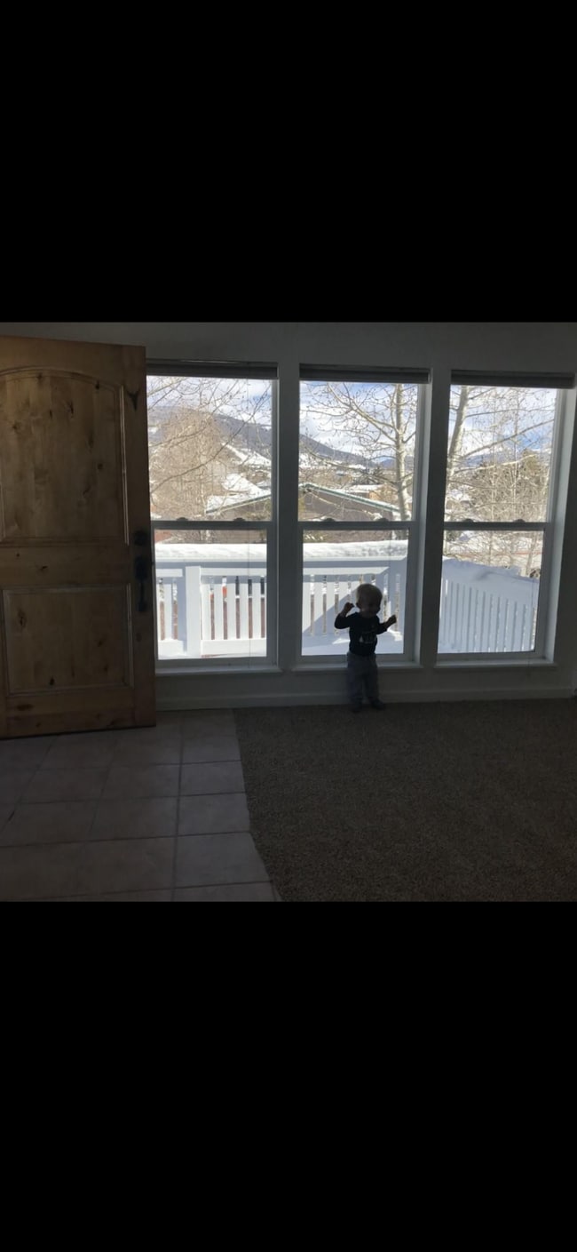 Building Photo - 552 Polar Ct