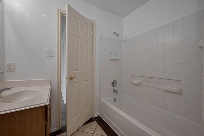 Building Photo - 6814 Shallow River Ct