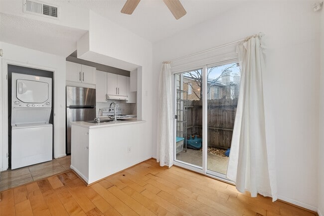 Building Photo - 7575 Cambridge St