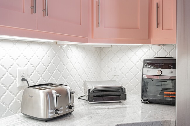 Building Photo - 949 Greenwillow Ln