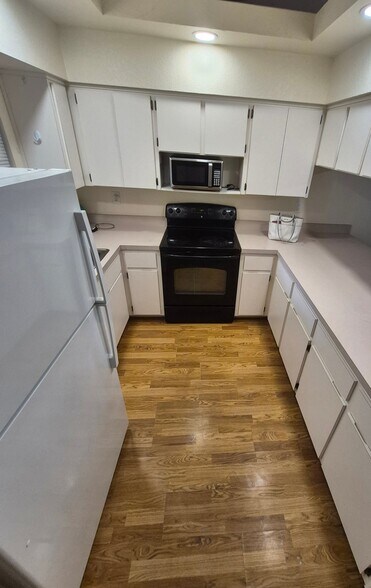 Building Photo - 4353 Azora Rd